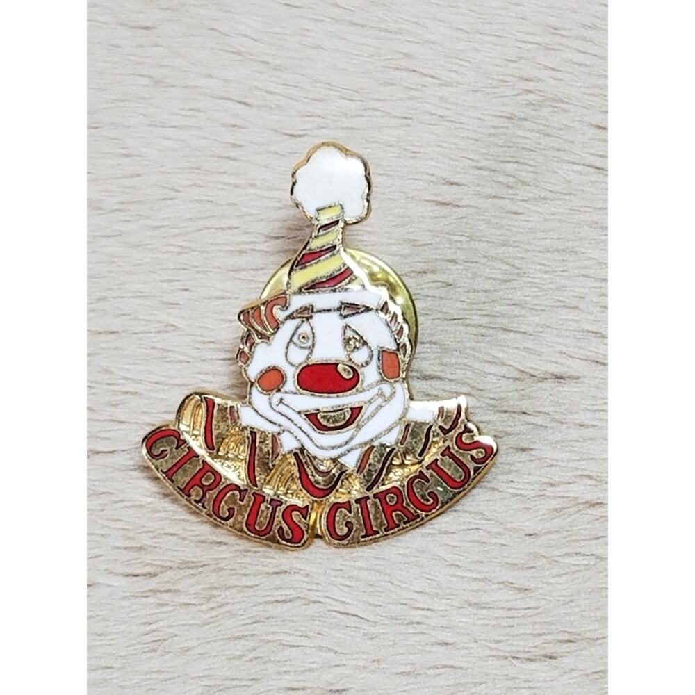 Circus Circus Clown Lapel Pin Pinback Badge 1" Gold Red Vintage Collectible